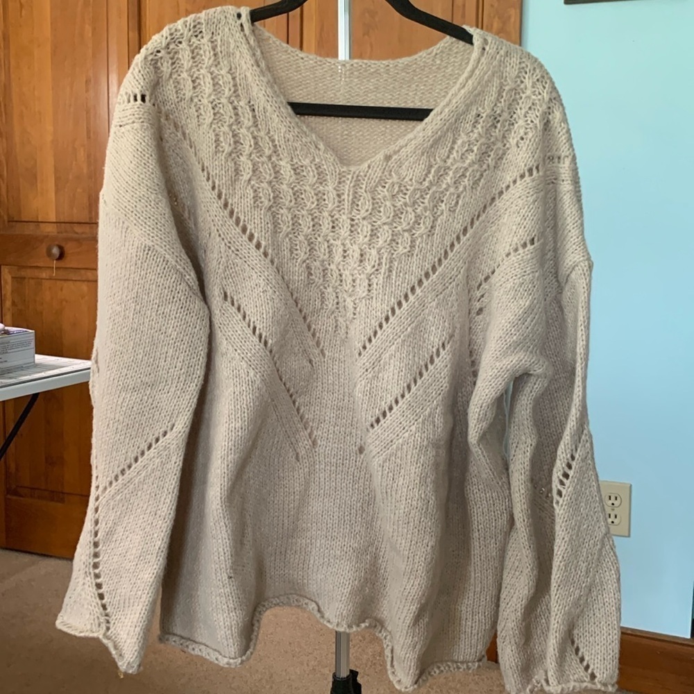 VNeck Bell Sleeves Super Soft Sweater Size XXL NWOT